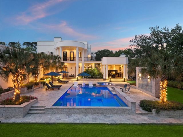 24 Crestwood Drive, Houston, TX 77007