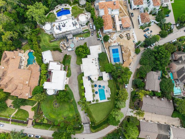 24 Crestwood Drive, Houston, TX 77007
