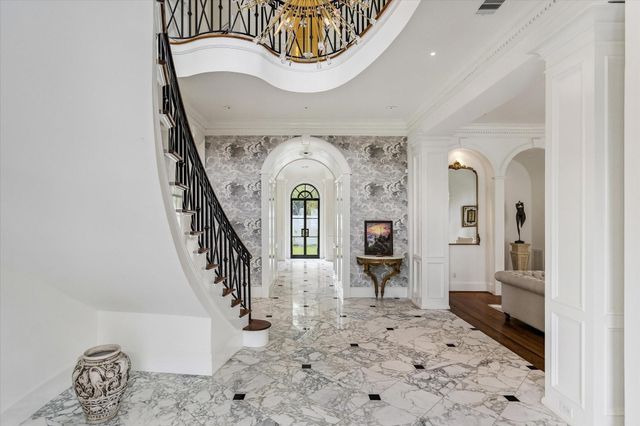 24 Crestwood Drive, Houston, TX 77007
