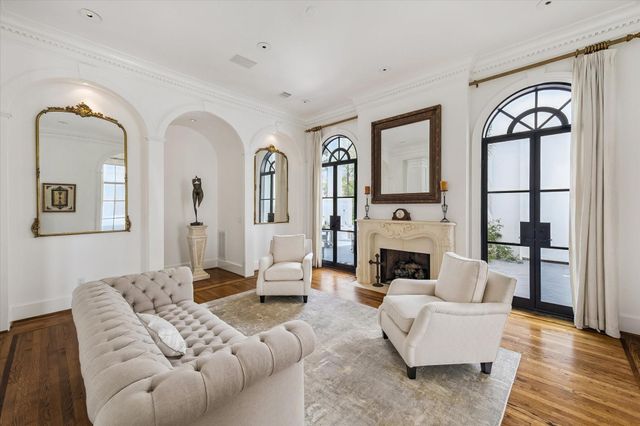 24 Crestwood Drive, Houston, TX 77007