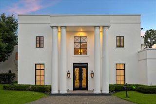 24 Crestwood Drive, Houston, TX 77007