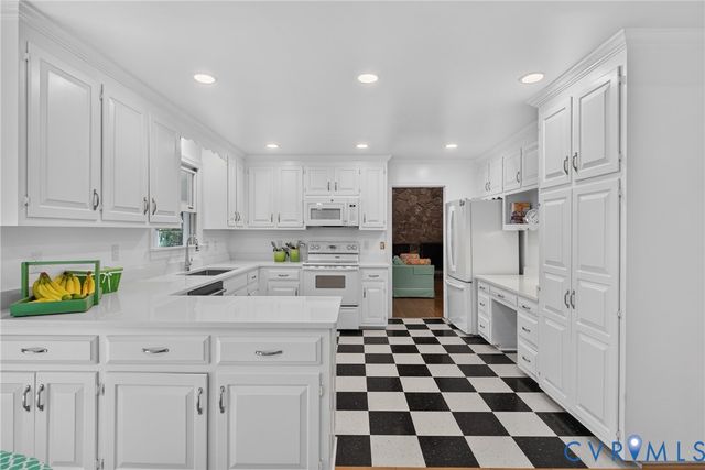 10817 North Bank Rd, Henrico, VA 23238