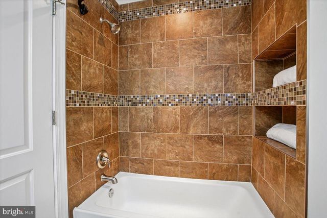 4107 WOODLARK DR, Annandale, VA 22003
