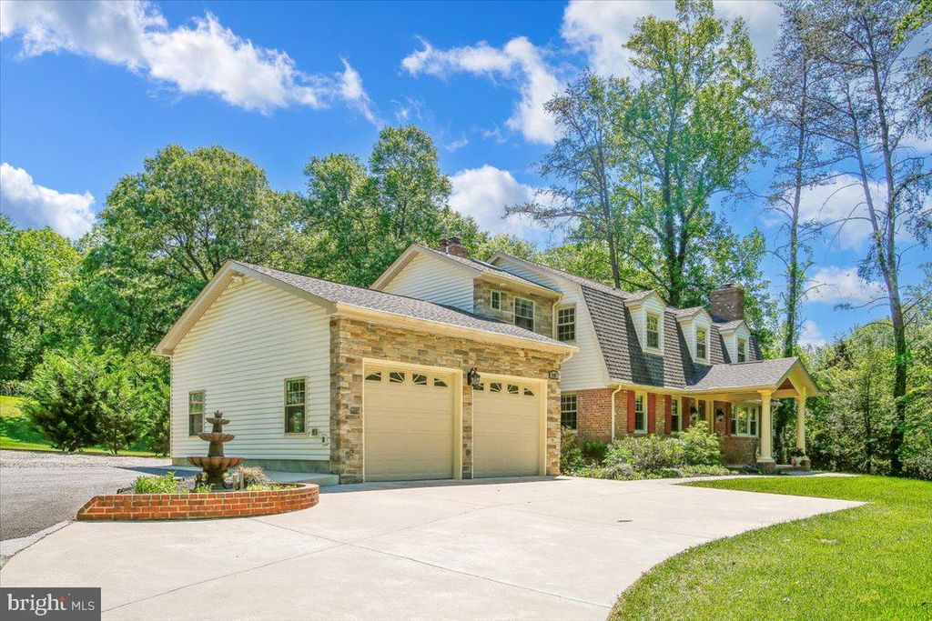 4107 WOODLARK DR, Annandale, VA 22003