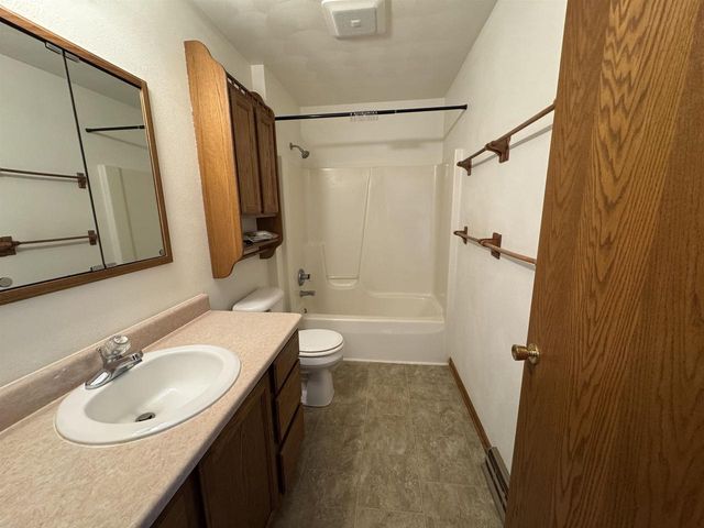 225 Ba Wood Lane, Janesville, WI 53545