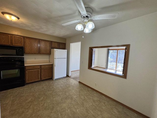 225 Ba Wood Lane, Janesville, WI 53545