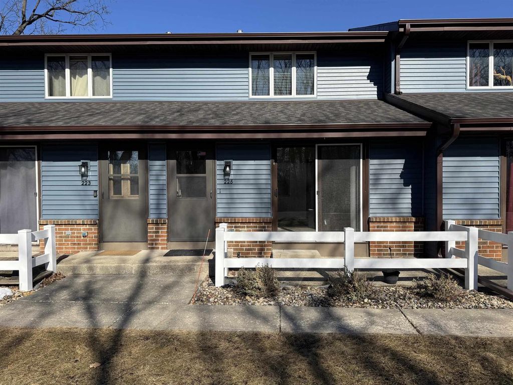 225 Ba Wood Lane, Janesville, WI 53545