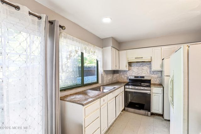 111 Williamsburg Lane, Lakewood, NJ 08701