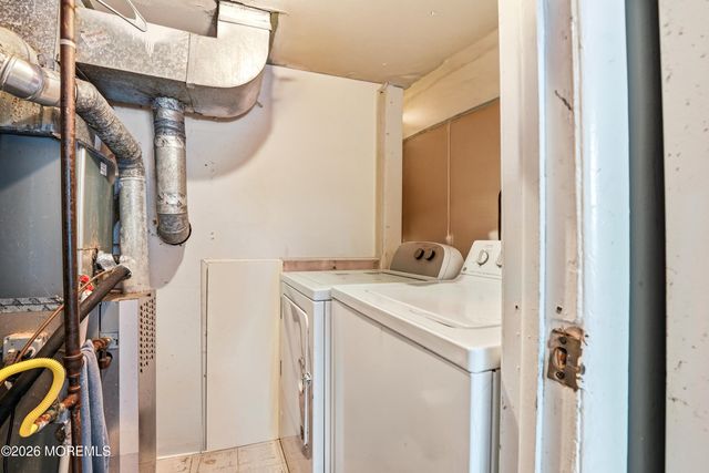 111 Williamsburg Lane, Lakewood, NJ 08701
