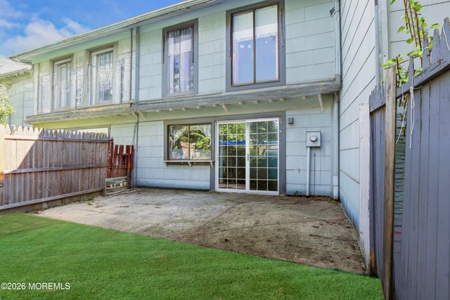 111 Williamsburg Lane, Lakewood, NJ 08701