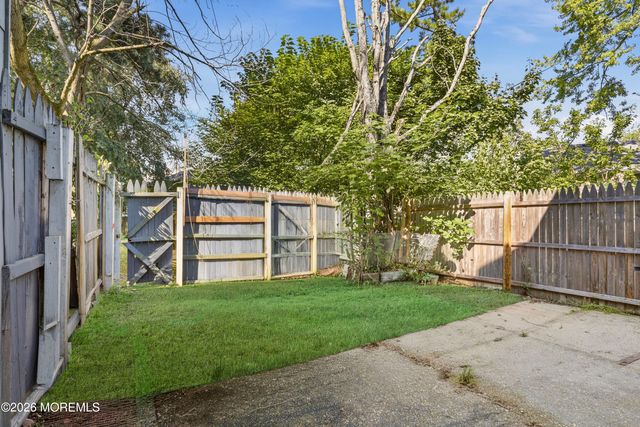 111 Williamsburg Lane, Lakewood, NJ 08701