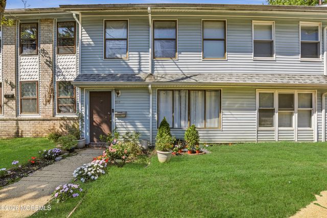 111 Williamsburg Lane, Lakewood, NJ 08701