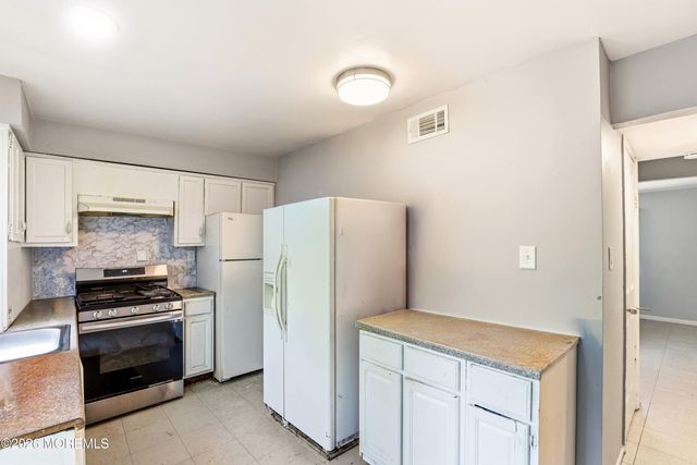 111 Williamsburg Lane, Lakewood, NJ 08701