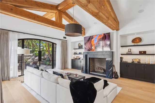 15931 Via De Santa Fe, Rancho Santa Fe, CA 92067