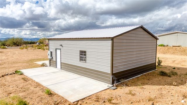 3870 N Bouse Road, Golden Valley, AZ 86413
