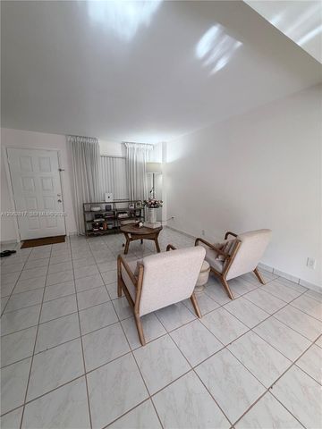 17000 NW 67th Ave 112, Hialeah, FL 33015