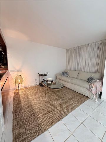 17000 NW 67th Ave 112, Hialeah, FL 33015