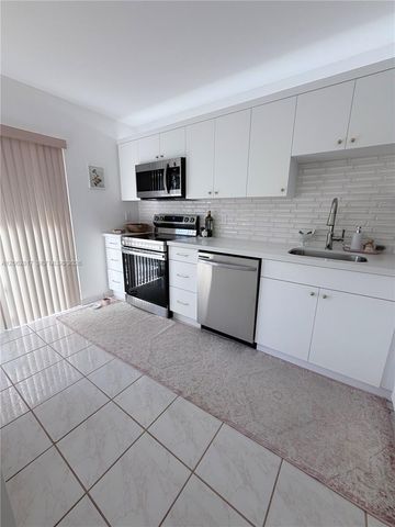 17000 NW 67th Ave 112, Hialeah, FL 33015