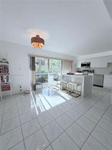 17000 NW 67th Ave 112, Hialeah, FL 33015
