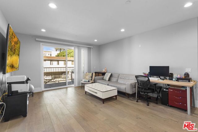 901 S Gramercy Drive 205, Los Angeles, CA 90019