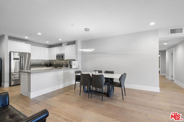 901 S Gramercy Drive 205, Los Angeles, CA 90019