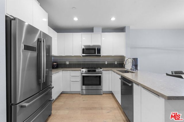 901 S Gramercy Drive 205, Los Angeles, CA 90019