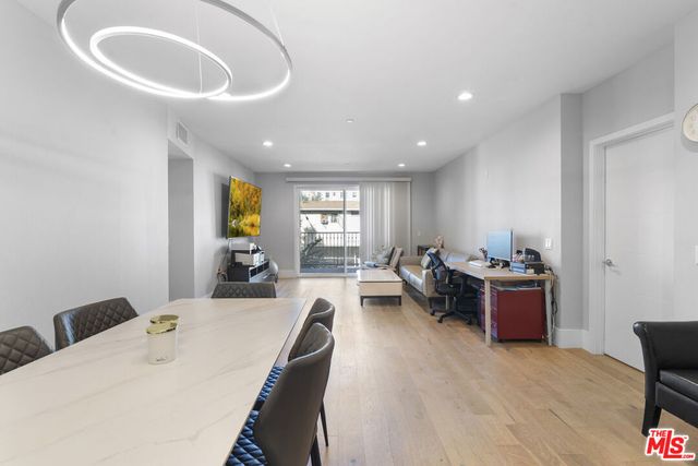 901 S Gramercy Drive 205, Los Angeles, CA 90019