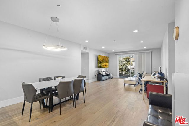 901 S Gramercy Drive 205, Los Angeles, CA 90019