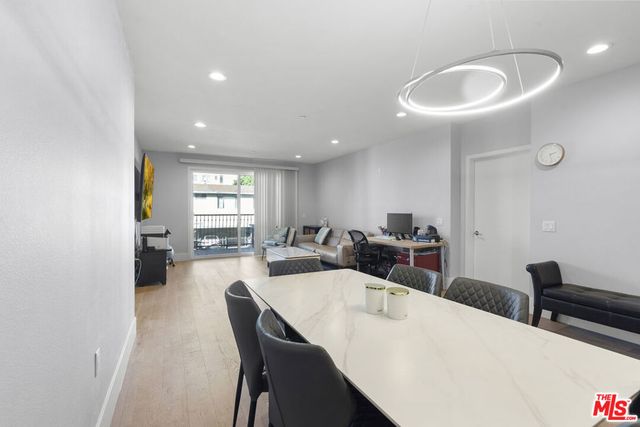 901 S Gramercy Drive 205, Los Angeles, CA 90019