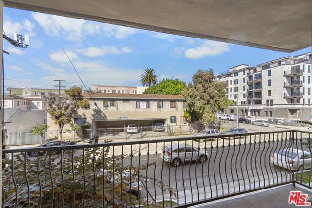 901 S Gramercy Drive 205, Los Angeles, CA 90019