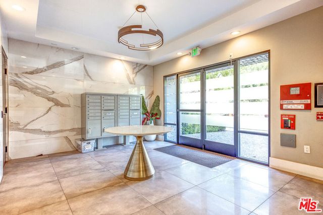 901 S Gramercy Drive 205, Los Angeles, CA 90019