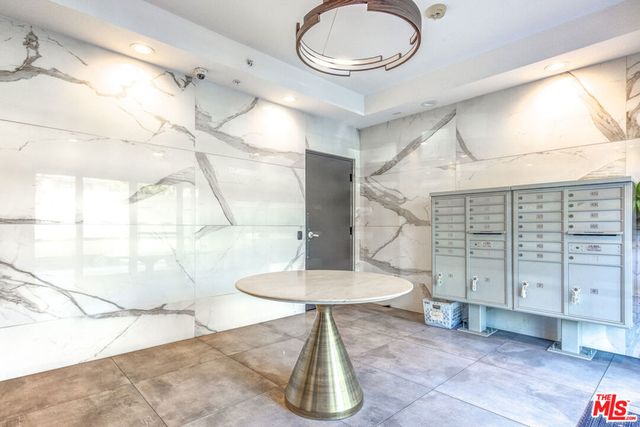 901 S Gramercy Drive 205, Los Angeles, CA 90019