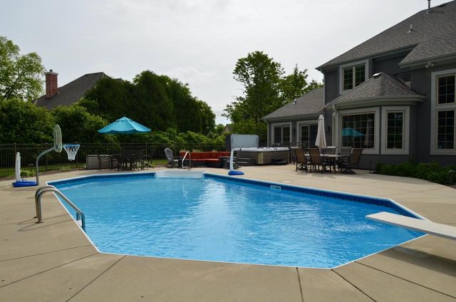 N34W33394 Hickory LANE, Nashotah, WI 53058