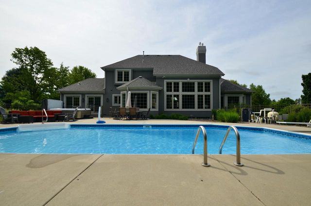 N34W33394 Hickory LANE, Nashotah, WI 53058