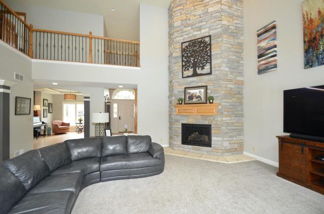 N34W33394 Hickory LANE, Nashotah, WI 53058
