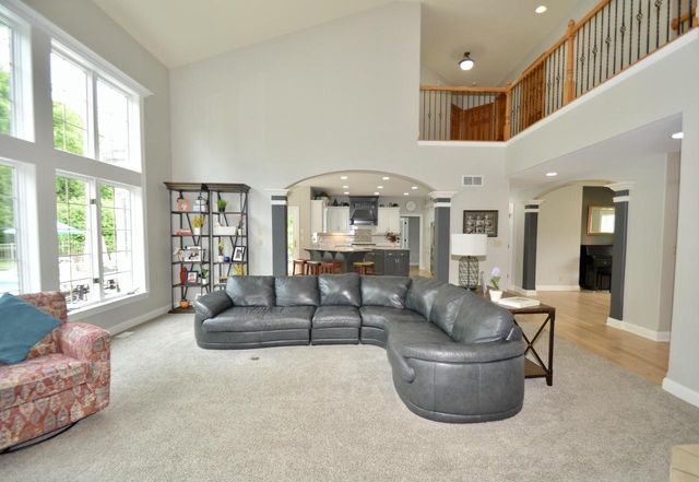 N34W33394 Hickory LANE, Nashotah, WI 53058