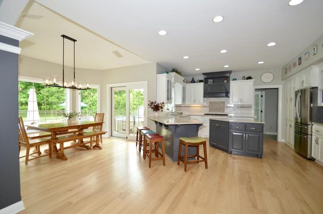 N34W33394 Hickory LANE, Nashotah, WI 53058