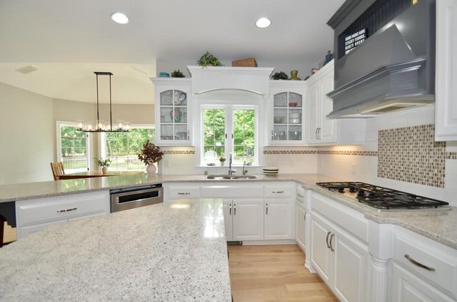 N34W33394 Hickory LANE, Nashotah, WI 53058
