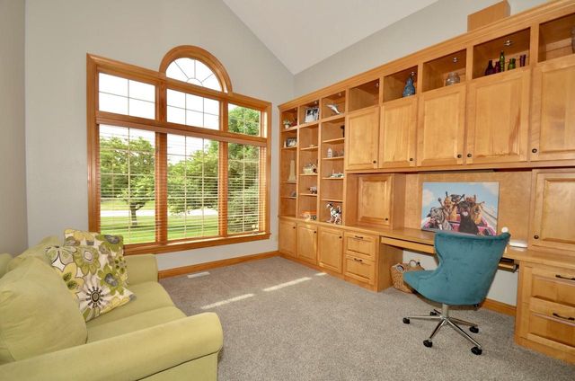 N34W33394 Hickory LANE, Nashotah, WI 53058