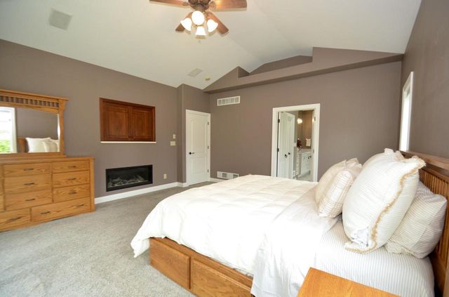 N34W33394 Hickory LANE, Nashotah, WI 53058