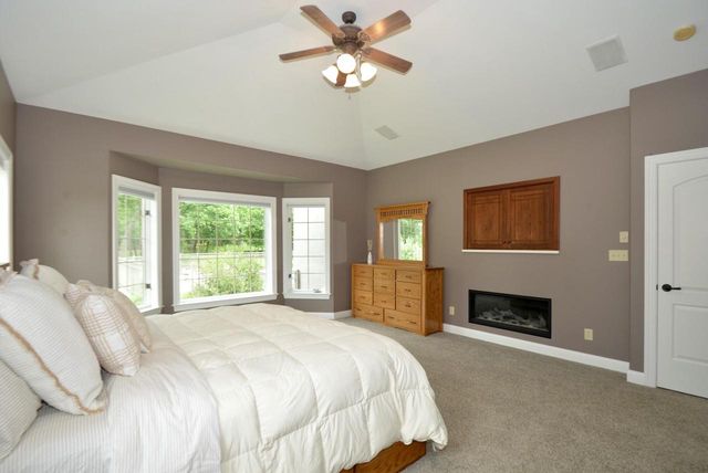 N34W33394 Hickory LANE, Nashotah, WI 53058