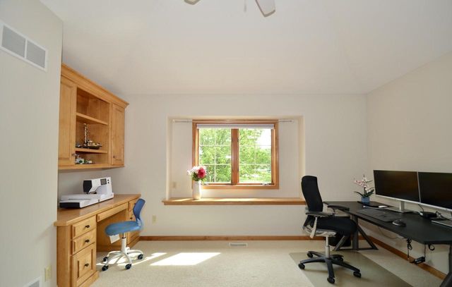 N34W33394 Hickory LANE, Nashotah, WI 53058