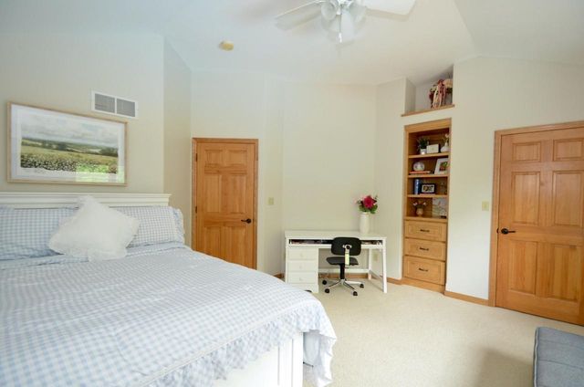 N34W33394 Hickory LANE, Nashotah, WI 53058