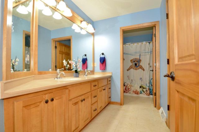N34W33394 Hickory LANE, Nashotah, WI 53058