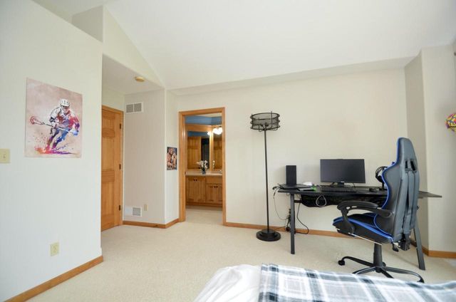 N34W33394 Hickory LANE, Nashotah, WI 53058