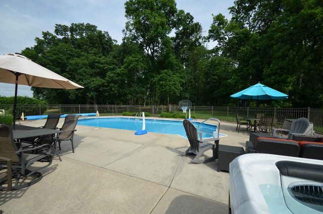 N34W33394 Hickory LANE, Nashotah, WI 53058