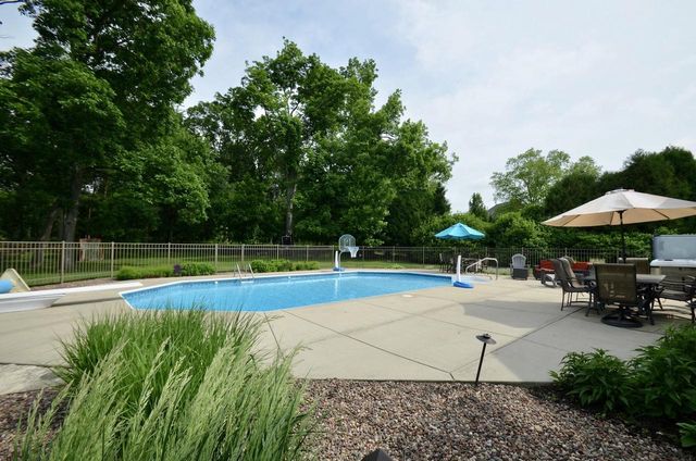 N34W33394 Hickory LANE, Nashotah, WI 53058