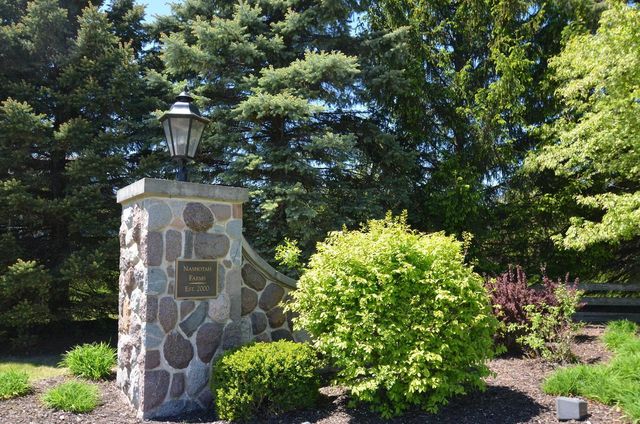 N34W33394 Hickory LANE, Nashotah, WI 53058