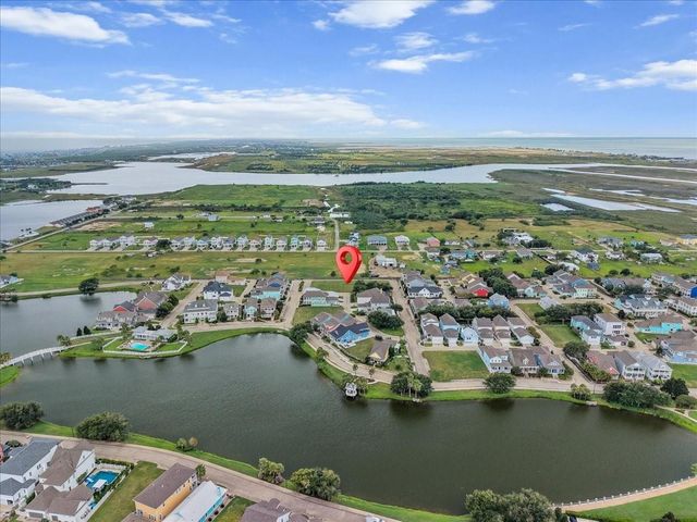 3 Meridian Way, Galveston, TX 77554
