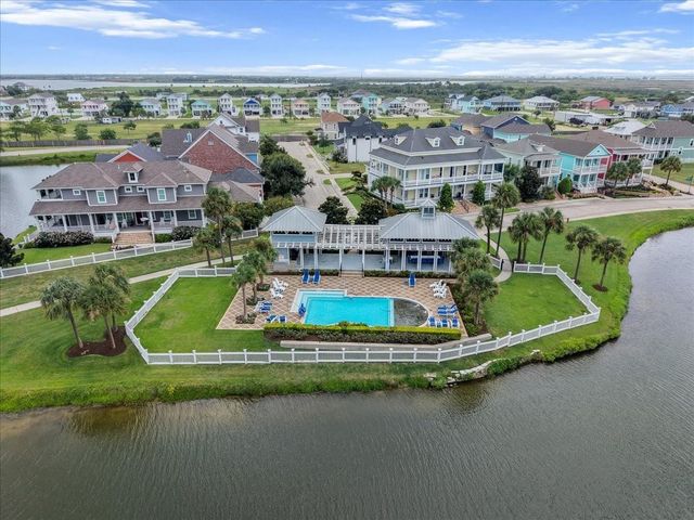 3 Meridian Way, Galveston, TX 77554